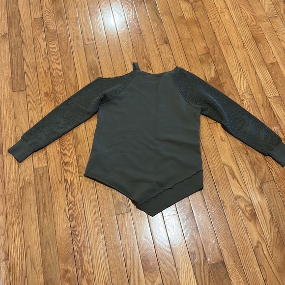 Evereve Redhaute Cutout One Shoulder Asymmetrical Pullover Sweatshirt Green XS - Picture 6 of 6